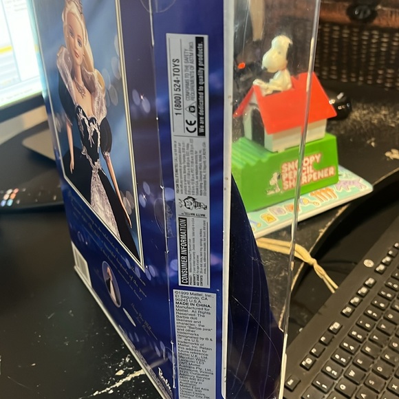 Millennium Barbie never opened! Collectible - Picture 3 of 3